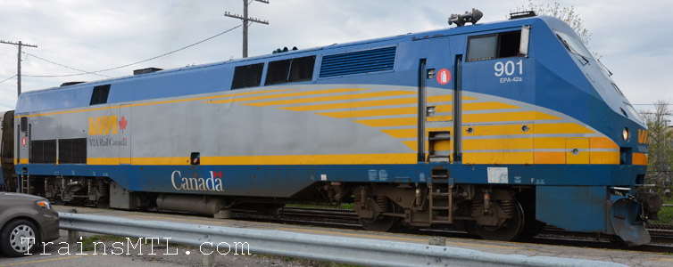 Locomotive VIA901 right side / coté droit